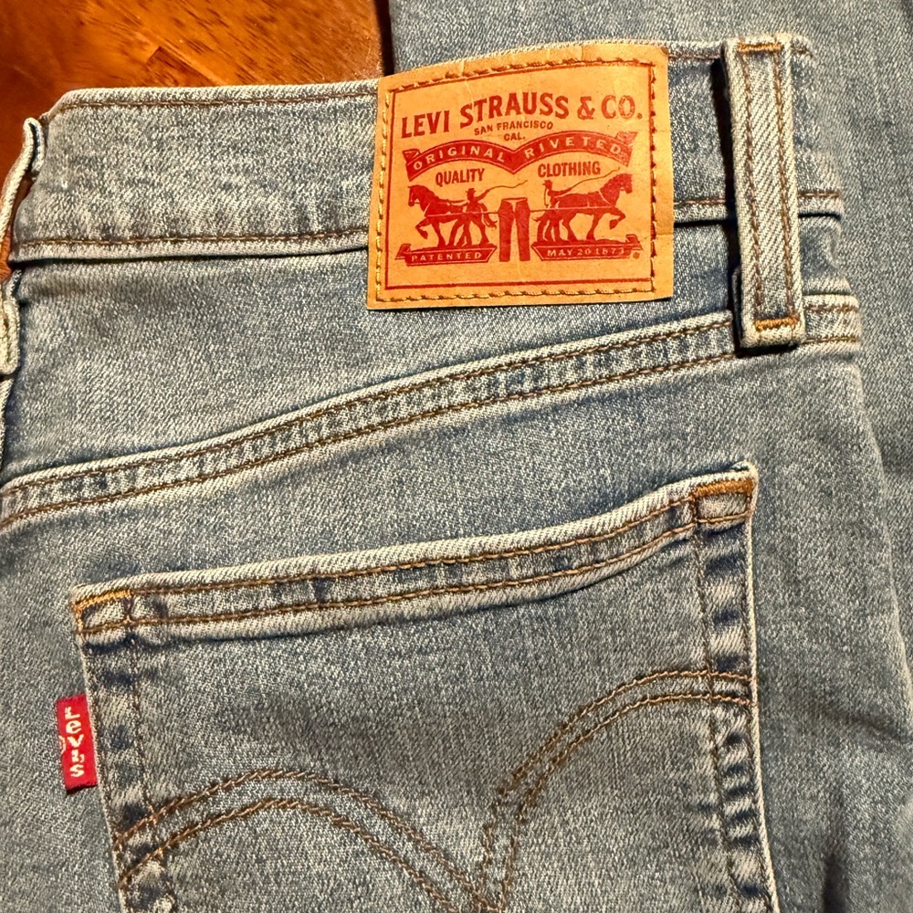 Levi’s Wedgie Straight Jean Size 30 - Picture 2 of 4